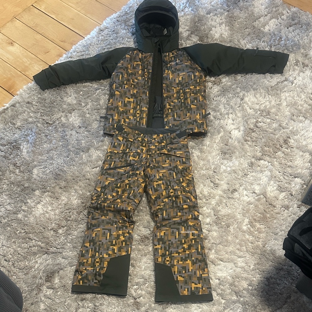 Patagonia Kids Olive Green Camouflage SnowShot Jacket and Pants